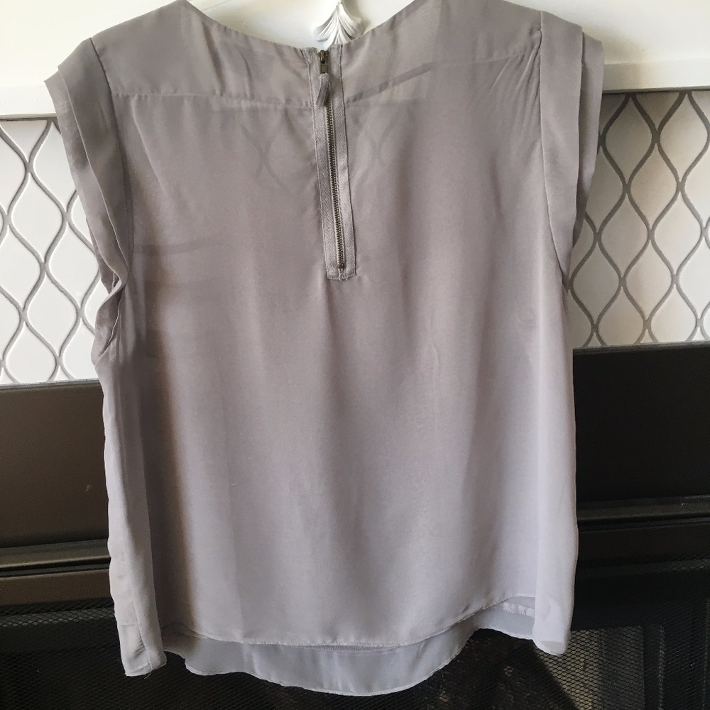 [sheer back] chiffon blouse - zips up back - Picture 3 of 4